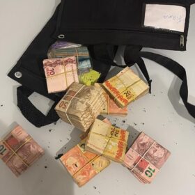 Megaoperação policial cumpre mandados em Maringá, Sarandi e mais 25 cidades; grupo movimentou R$ 2 bilhões com jogos de azar Foto 13 Fotos de Megaoperação policial cumpre mandados em Maringá, Sarandi e mais 25 cidades; grupo movimentou R$ 2 bilhões com jogos de azar