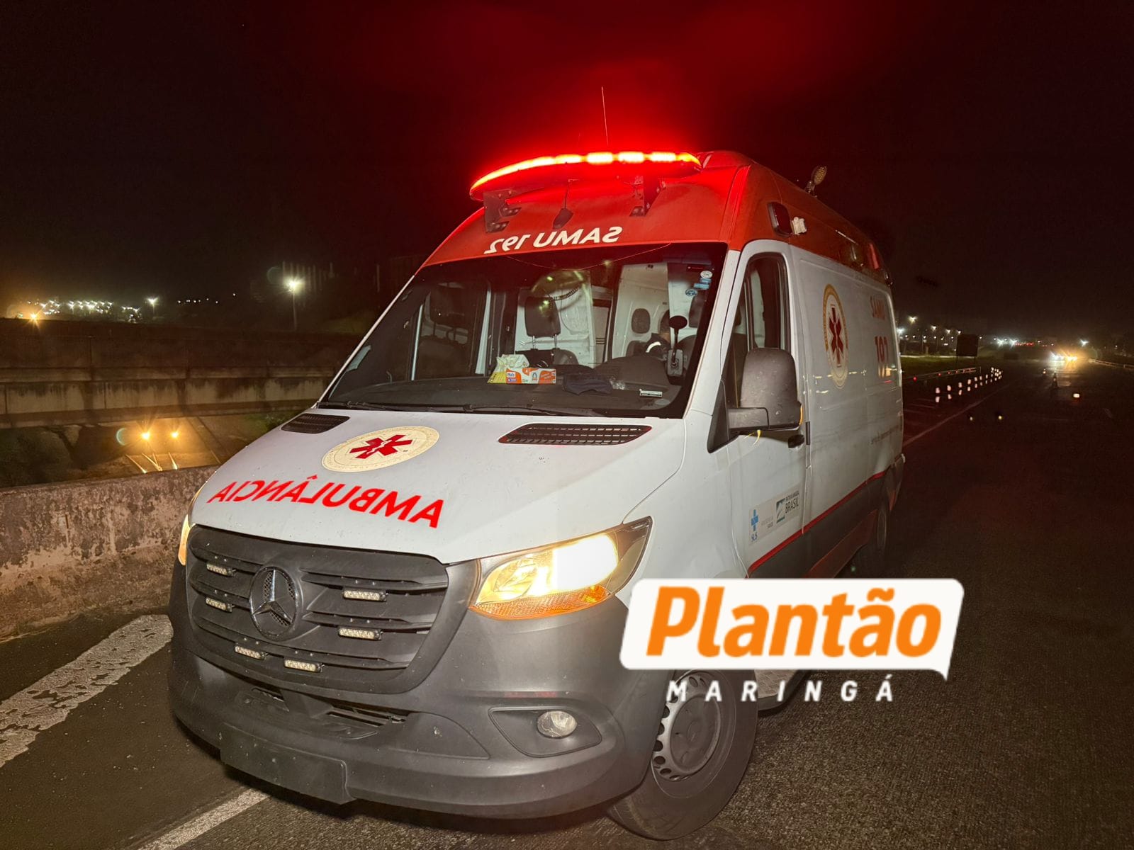 Fotos de Mesmo ferido, vítima de acidente na rodovia entre Paiçandu e Maringá não larga o litro de bebida alcoólica