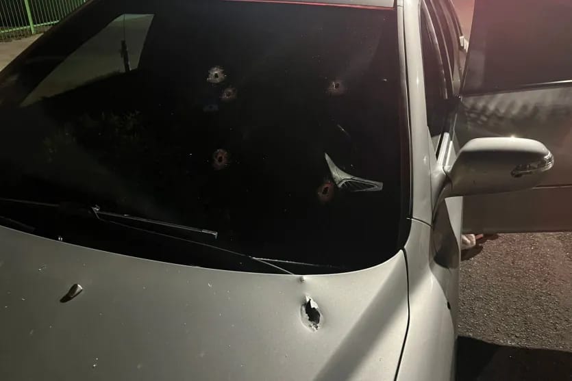 Fotos de Moça de 25 anos morre após ataque a tiros na região; filha de 7 anos estava no carro