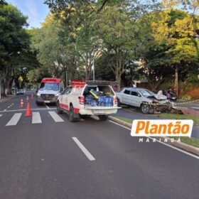 Fotos de Moça fica ferida após perder o controle de carro e atingir árvore em Maringá