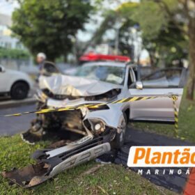 Fotos de Moça fica ferida após perder o controle de carro e atingir árvore em Maringá