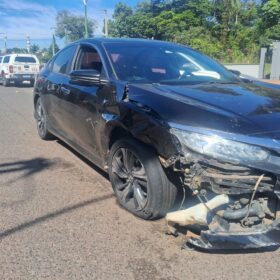 Fotos de Motociclista de 59 anos que transportava mandioca fica em estado grave após colisão na Avenida Carlos Borges, em Maringá
