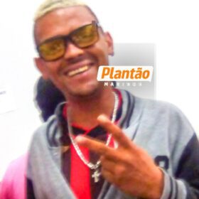 Motociclista desaparecido é encontrado ao lado de moto em canaleta na BR-376; morte misteriosa mobiliza polícia Foto 1 Fotos de Motociclista desaparecido é encontrado ao lado de moto em canaleta na BR-376; morte misteriosa mobiliza polícia