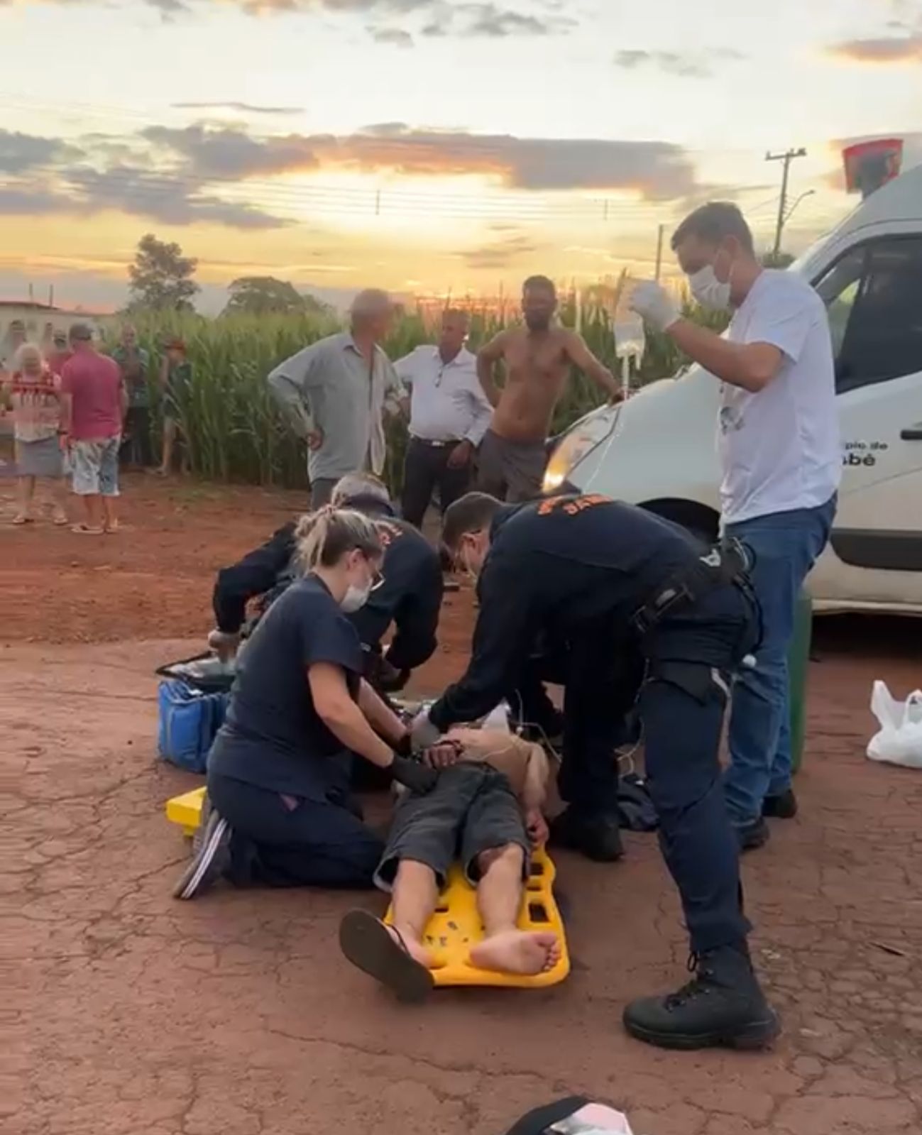 Fotos de Motociclista fica em estado gravíssimo após queda na zona rural; vítima é encaminhada ao Santa Casa em Maringá