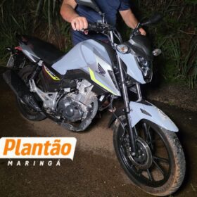 Motociclista fica preso por 30 minutos após árvore cair sobre ele durante forte vento em Maringá; Vídeo Foto 3 Fotos de Motociclista fica preso por 30 minutos após árvore cair sobre ele durante forte vento em Maringá; Vídeo