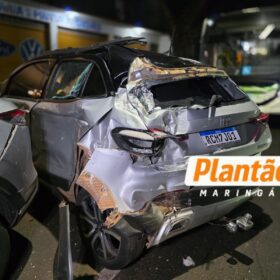 Motorista de ônibus perde controle após possível apagão e provoca acidente na Avenida Laguna, em Maringá Foto 1 Fotos de Motorista de ônibus perde controle após possível apagão e provoca acidente na Avenida Laguna, em Maringá