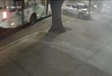 Fotos de Motorista de ônibus perde controle após possível apagão e provoca acidente na Avenida Laguna, em Maringá