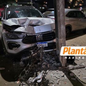 Motorista de ônibus perde controle após possível apagão e provoca acidente na Avenida Laguna, em Maringá Foto 4 Fotos de Motorista de ônibus perde controle após possível apagão e provoca acidente na Avenida Laguna, em Maringá