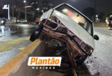 Fotos de Motorista fica ferido após perder o controle e subir em proteção de viaduto em Maringá