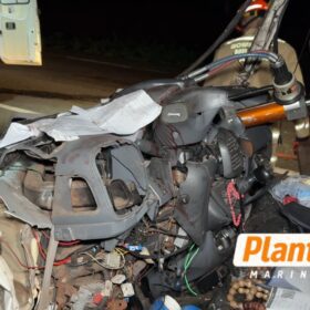 Mulher fica presa às ferragens após van bater na traseira de caminhão na BR-376 Foto 9 Fotos de Mulher fica presa às ferragens após van bater na traseira de caminhão na BR-376