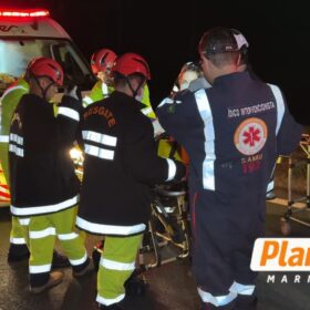 Mulher fica presa às ferragens após van bater na traseira de caminhão na BR-376 Foto 8 Fotos de Mulher fica presa às ferragens após van bater na traseira de caminhão na BR-376