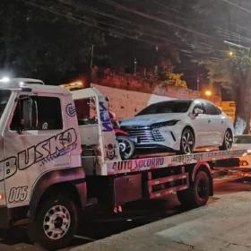 Fotos de Operação fecha avenida famosa por bares em Maringá, tem carros guinchados e flagrante de motorista sob efeito de álcool