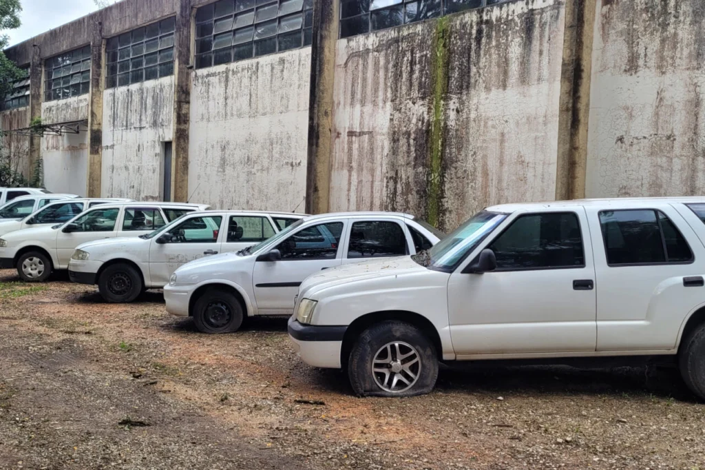 Paraná inicia leilão com mais de 190 veículos e carros a partir de R$ 525,08 Foto 2 Fotos de Paraná inicia leilão com mais de 190 veículos e carros a partir de R$ 525,08