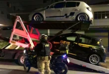Fotos de Paranaense é abordada em carro envolvido em racha em SC e motoristas são presos após perseguição; vídeo