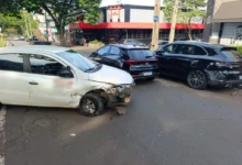 Fotos de Porsche é atingido em acidente após motorista passar mal ao volante em Maringá; três veículos se envolvem na colisão