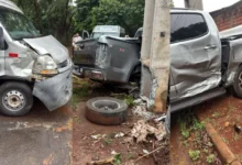 Fotos de Batida violenta em Maringá deixa motorista ferido e arranca roda de caminhonete em cruzamento conhecido por acidentes
