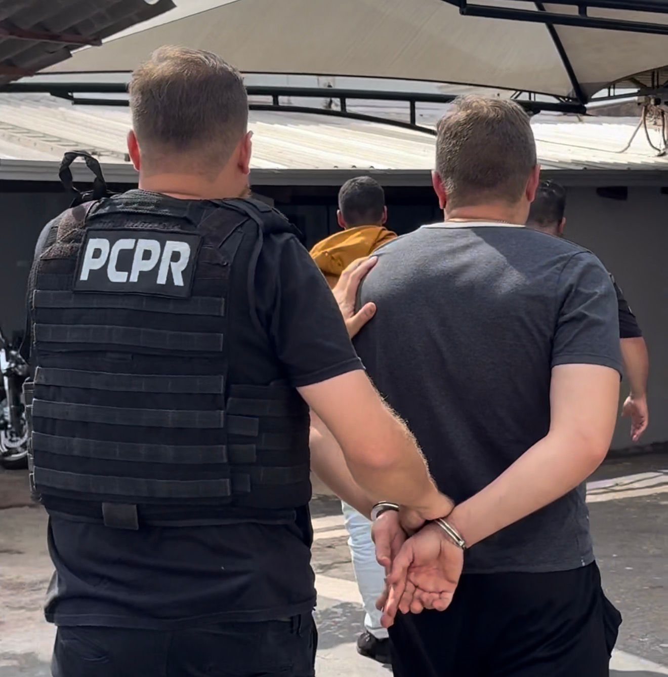 Fotos de Suspeito de integrar quadrilha “Piratas do Asfalto” é preso em Floresta com carro furtado