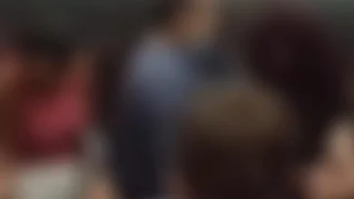 Fotos de Vídeo mostra ao menos 10 pessoas presas em elevador de hospital em Maringá