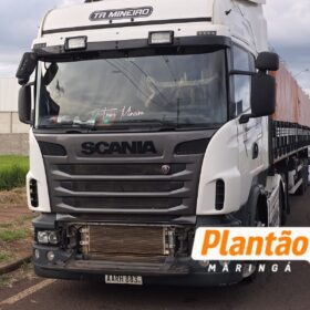 Motociclista de 18 anos morre após bater na traseira de carreta, em Maringá Foto 2 Fotos de Motociclista de 18 anos morre após bater na traseira de carreta, em Maringá