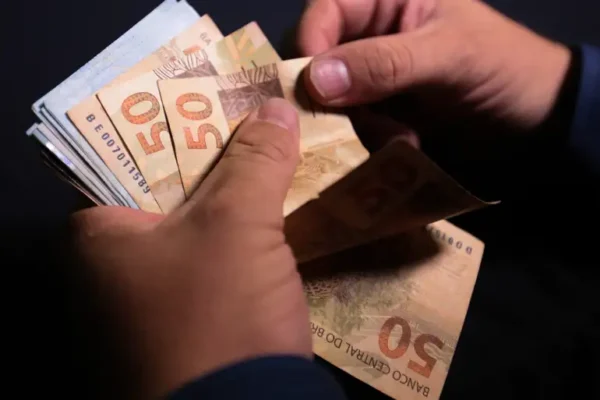 13º salário antecipado: pagamentos começam na próxima semana para milhões de brasileiros Foto 1 Fotos de 13º salário antecipado: pagamentos começam na próxima semana para milhões de brasileiros