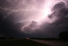 Fotos de 310 cidades do Paraná estão em alerta de tempestade com risco de granizo e ventos de até 100 km/h; veja a lista completa