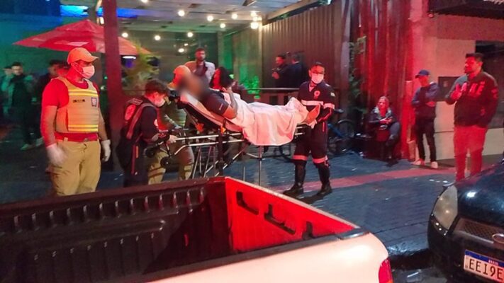 Fotos de Briga generalizada em casa noturna termina com segurança baleado na região