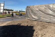 Fotos de Carreta tomba e provoca congestionamento no Trevo do Catuaí em Maringá