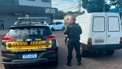 Fotos de Carro com maior número de multas registradas em Maringá é apreendido