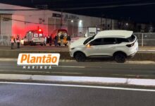 Fotos de Carro fica sobre bloco de concreto após acidente na Avenida Colombo em Maringá