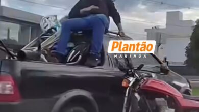 Fotos de Cena impressionante: Motociclista vai parar em cima de carro após colisão em cruzamento de Maringá