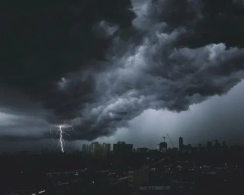 Fotos de Chuva volta ao Paraná com alerta de tempestades; veja a previsão desta sexta-feira, 22