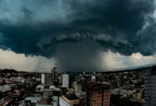 Fotos de ‘Ciclone Bomba’ pode trazer tempestade e ventos de 100 km/h ao Sul do Brasil; veja quando e o que esperar