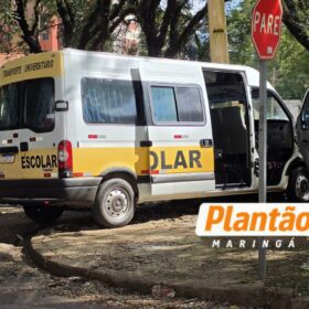 Fotos de Colisão entre Corolla e van escolar deixa feridos na Zona 7, em Maringá