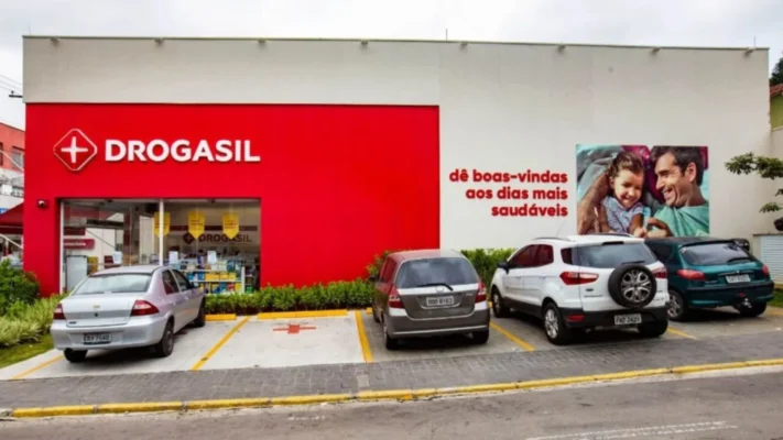 Fim da escala 6×1: Rede de farmácias adota escala 5×2 em mais de 200 unidades no Paraná Foto 2 Fotos de Fim da escala 6×1: Rede de farmácias adota escala 5×2 em mais de 200 unidades no Paraná
