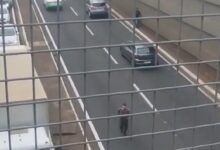 Fotos de FUGA DE CINEMA! Motociclista pula de viaduto, cai em cima de caminhão durante fuga de blitz em Maringá