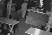 Fotos de Ladrão invade restaurante em Maringá, se esconde no forro durante ação da PM e foge após furto; vídeo