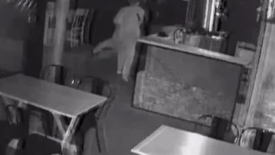 Fotos de Ladrão invade restaurante em Maringá, se esconde no forro durante ação da PM e foge após furto; vídeo