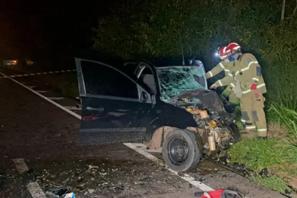 Médico ginecologista e mulher de 36 anos morrem em acidente na PR-486 Foto 3 Fotos de Médico ginecologista e mulher de 36 anos morrem em acidente na PR-486