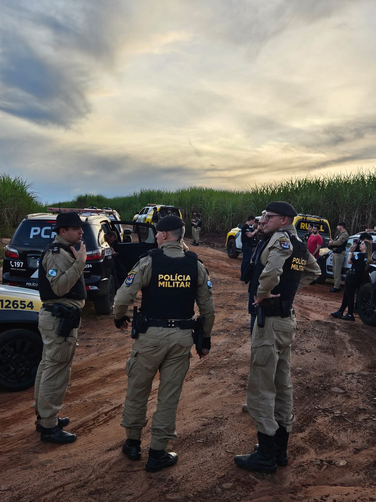 Fotos de Mistério: polícia faz buscas por primas desaparecidas após saírem para festa em Maringá