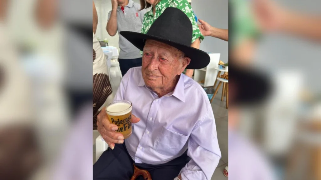 Fotos de Morador de Maringá de 103 anos de idade e que serviu na Segunda Guerra descobre que é mais novo; entenda