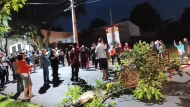 Fotos de Moradores protestam contra Casa de Semiliberdade em Maringá; prefeitura se manifesta; vídeo