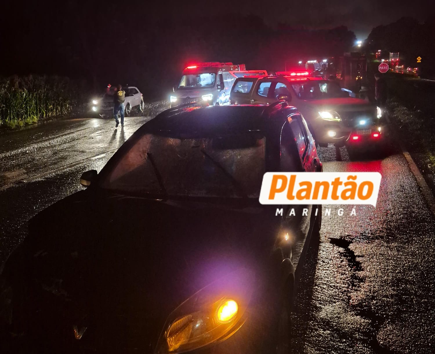 Fotos de Motociclista fica gravemente ferido após violenta batida com carro na PR-317, em Maringá; capacete ficou destruído