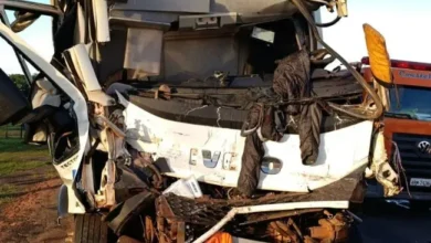 Fotos de Motorista fica preso às ferragens em acidente na PR-317 e é levado em estado grave ao HU de Maringá