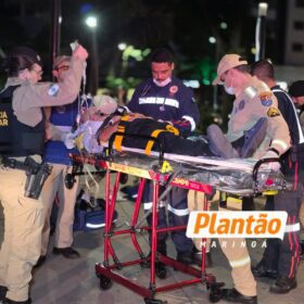 Policiais e socorristas do Corpo de Bombeiros e Samu salvam homem em Maringá Foto 3 Fotos de Policiais e socorristas do Corpo de Bombeiros e Samu salvam homem em Maringá