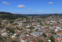 Fotos de Prefeitura acaba de anunciar concurso público inédito com 89 vagas e salário de R$ 17,4 mil