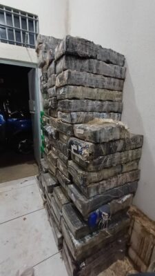 Fotos de Quase uma tonelada de maconha é apreendida após perseguição na região; motorista de 29 anos foi preso