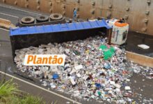 Fotos de Carreta tomba e interdita Contorno Norte de Maringá nesta segunda-feira