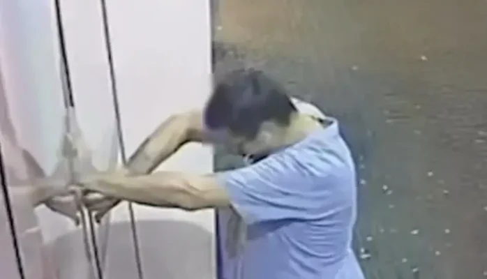 Fotos de Vídeo: homem arromba porta de vidro, invade loja de bijuterias e causa prejuízo em Maringá