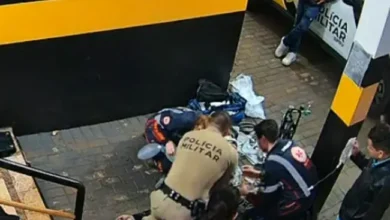 Fotos de Vídeo: Passageira é reanimada após 40 minutos de massagem cardíaca ao se engasgar com comida em ônibus na PR-317, na região de Maringá