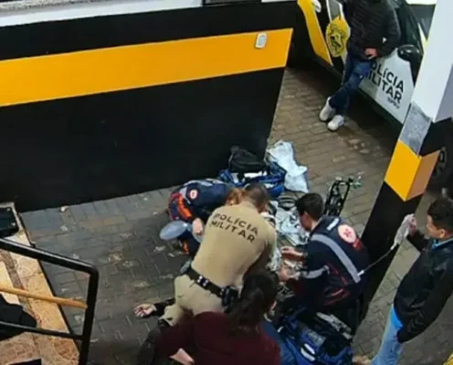 Vídeo: Passageira é reanimada após 40 minutos de massagem cardíaca ao se engasgar com comida em ônibus na PR-317, na região de Maringá Foto 1 Fotos de Vídeo: Passageira é reanimada após 40 minutos de massagem cardíaca ao se engasgar com comida em ônibus na PR-317, na região de Maringá